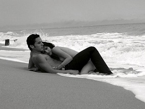 beach,black,and,white,bw,couple,love,lovers-ac71984c3d8a4d9f586763b2b95d2a26_h_large